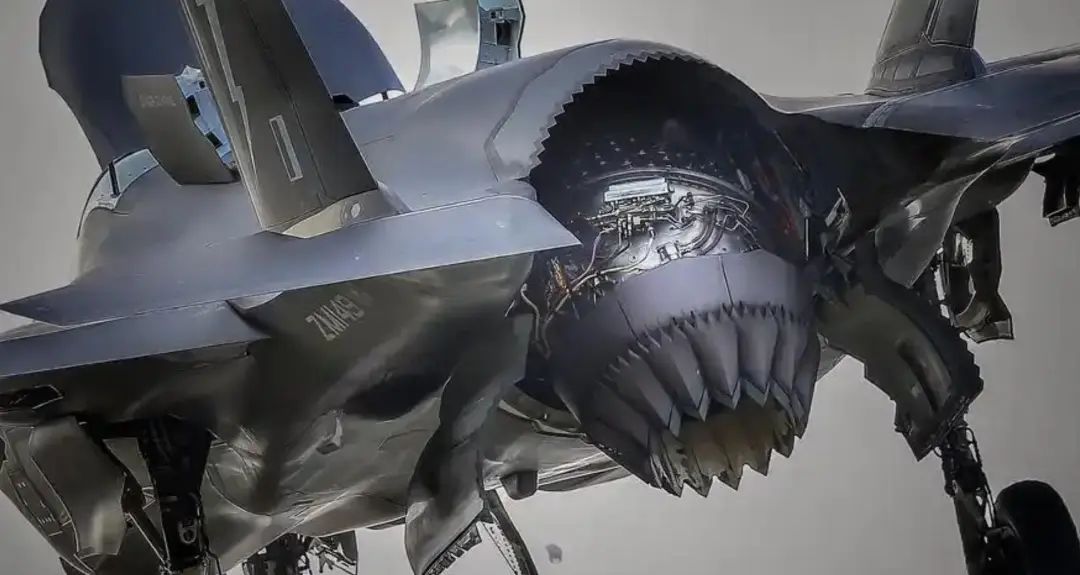 F35坠毁,黑鹰撞机,传递给中国一个信息:美军战力暴露致命问题 F35坠毁,黑鹰撞机,传递给中国一个信息:美军战力暴露致命问题