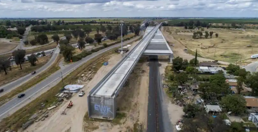 这一刻，风高浪急