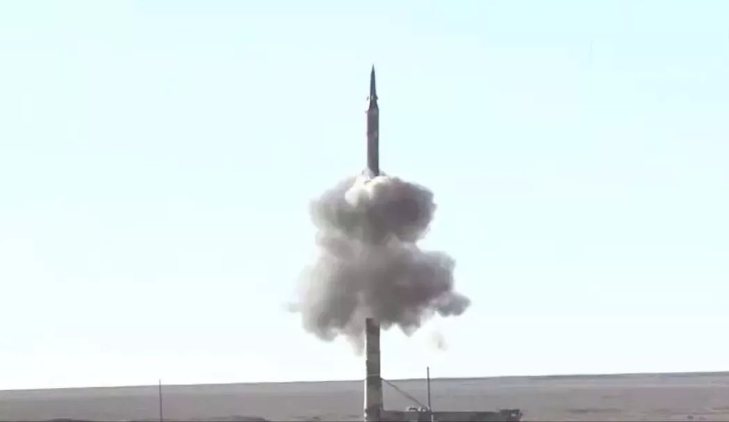 “关岛特快”导弹旅罕见曝光!发射车一眼望不到头,可同时打三艘航母 “关岛特快”导弹旅罕见曝光!发射车一眼望不到头,可同时打三艘航母