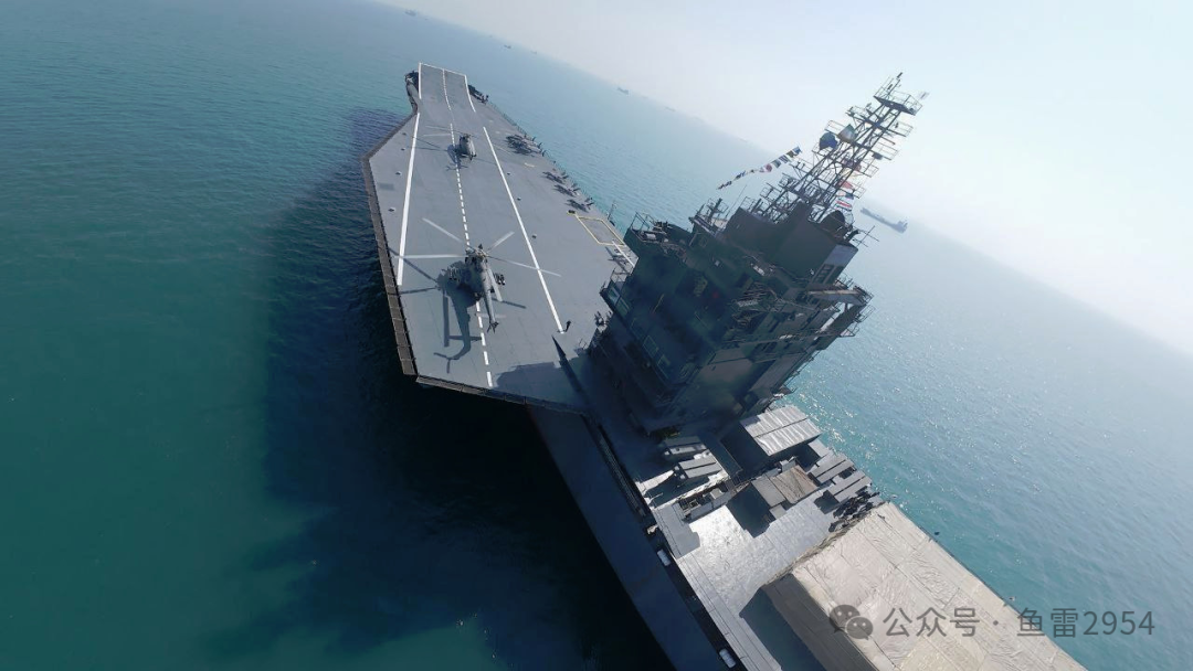 真成了!伊朗4万吨级无人机航母正式服役,外飘+滑跃甲板齐全 真成了!伊朗4万吨级无人机航母正式服役,外飘+滑跃甲板齐全