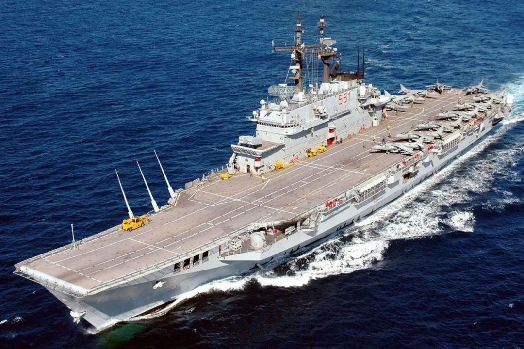 好家伙，“075两攻”出趟国就被看上了？印尼：我们也想要