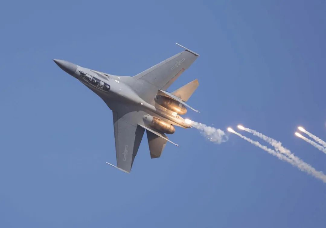 一天，连挨两记耳光