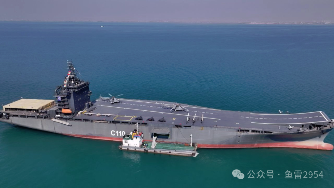 真成了!伊朗4万吨级无人机航母正式服役,外飘+滑跃甲板齐全 真成了!伊朗4万吨级无人机航母正式服役,外飘+滑跃甲板齐全