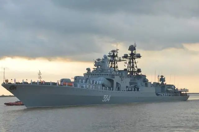 中国的新型护卫舰一亮相,美军看了眼红,俄军更是点名想购买 中国的新型护卫舰一亮相,美军看了眼红,俄军更是点名想购买