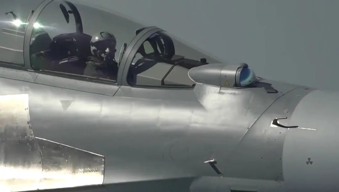 歼20见了都得绕道走，歼16的“蓝眼睛”，隐身战机的命门