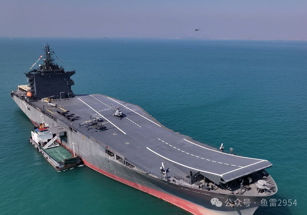 真成了!伊朗4万吨级无人机航母正式服役,外飘+滑跃甲板齐全 真成了!伊朗4万吨级无人机航母正式服役,外飘+滑跃甲板齐全