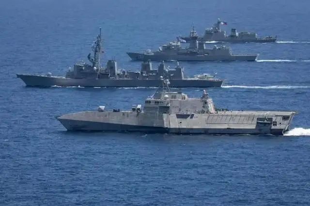 4国海军南海挑衅，中国054A战舰赶赴现场，做了一件意想不到的事