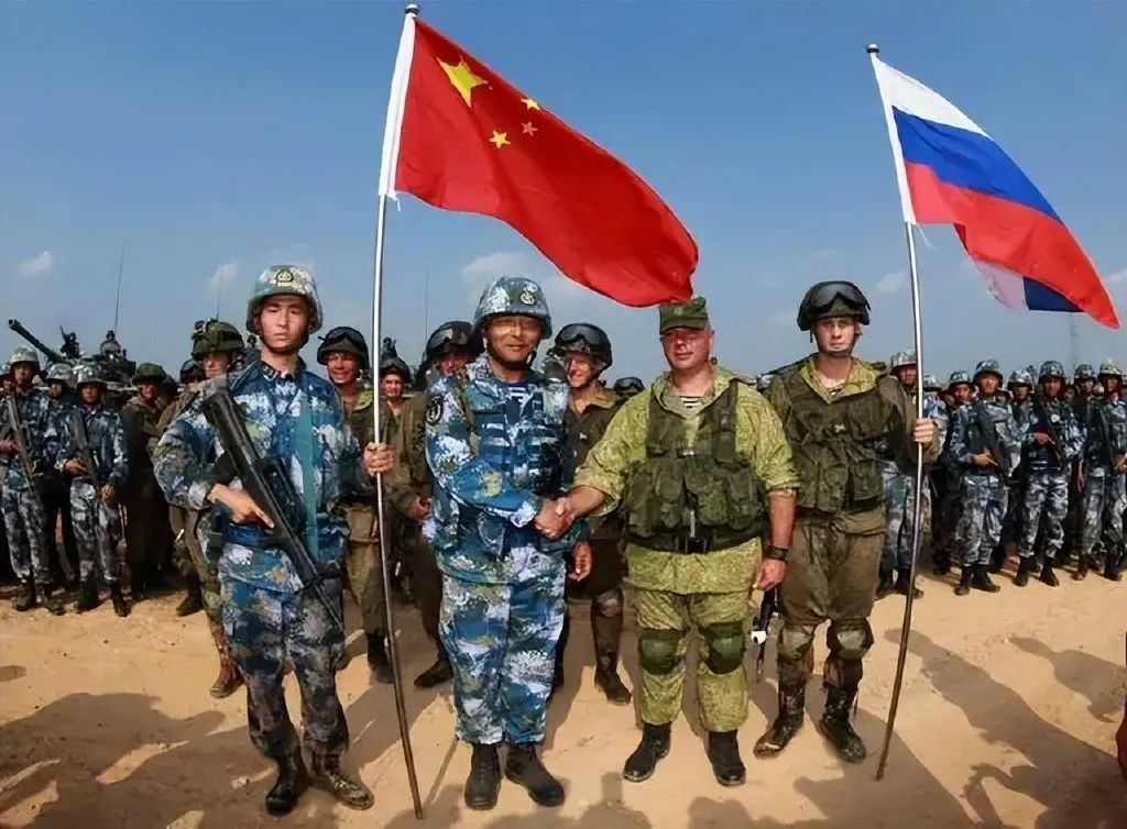 把最先进的图-160轰炸机,部署到黑龙江对岸,俄罗斯到底在提防谁? 把最先进的图-160轰炸机,部署到黑龙江对岸,俄罗斯到底在提防谁?