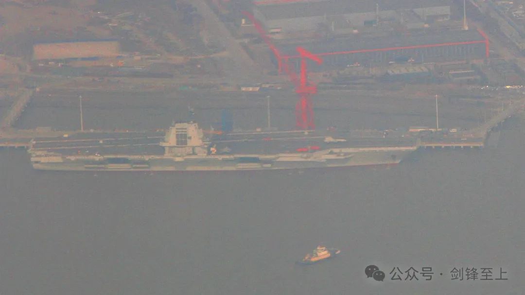 福建舰甲板再次出现弹射小车,六轮海试后又重走老路,难道之前并没有弹射舰载机? 福建舰甲板再次出现弹射小车,六轮海试后又重走老路,难道之前并没有弹射舰载机?