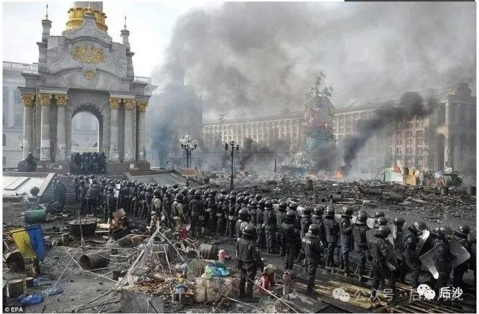 当警察向暴行下跪时,乌克兰的悲剧已经注定! 当警察向暴行下跪时,乌克兰的悲剧已经注定!