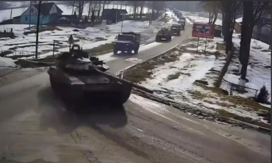 俄军突入乌克兰苏梅区，机械化洪流迅猛穿插，要围歼乌军大后方