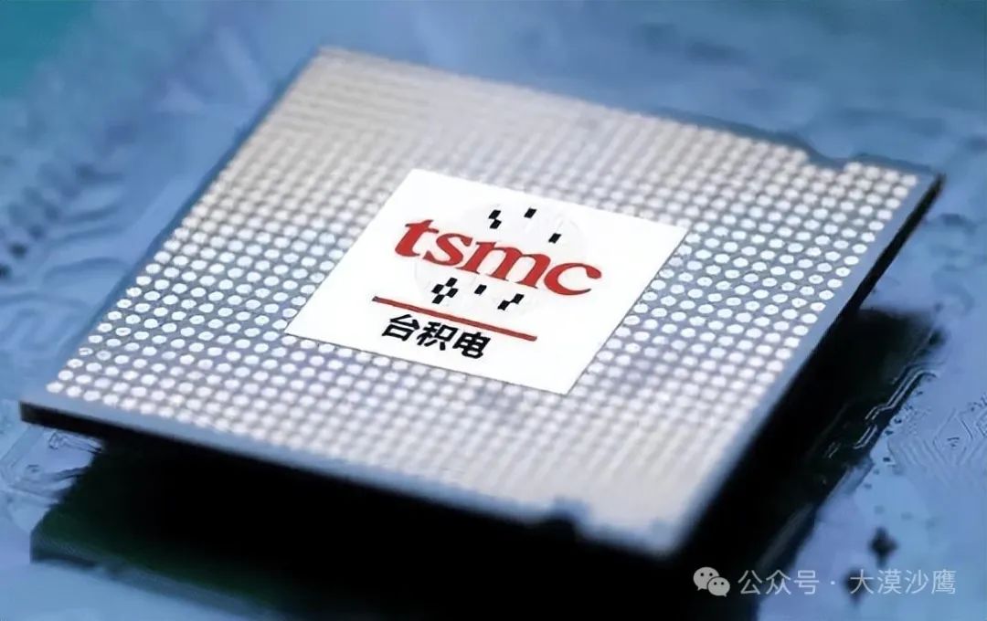 台积电宣布成功量产2nm芯片，这本应是科技界的一大振奋消息！然而，高通、联发科、苹果等科技巨头并未积极采用台积电的2nm工艺