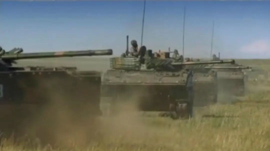 解放军坦克连的人数那么少,只有30名官兵,能顺利作战吗? 解放军坦克连的人数那么少,只有30名官兵,能顺利作战吗?