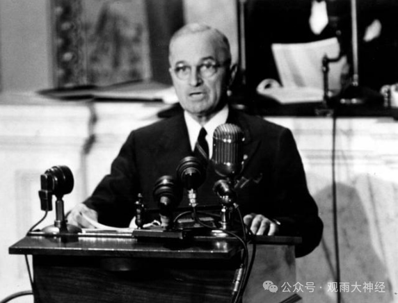 泽连斯基手撕特朗普,美国被自己在78年前射出的子弹正中眉心 泽连斯基手撕特朗普,美国被自己在78年前射出的子弹正中眉心