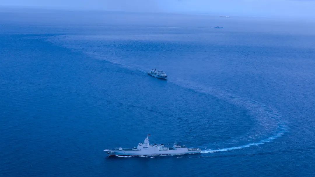 环澳最后一步,055大驱编队开始北上,抵近澳海岸50海里以内! 环澳最后一步,055大驱编队开始北上,抵近澳海岸50海里以内!