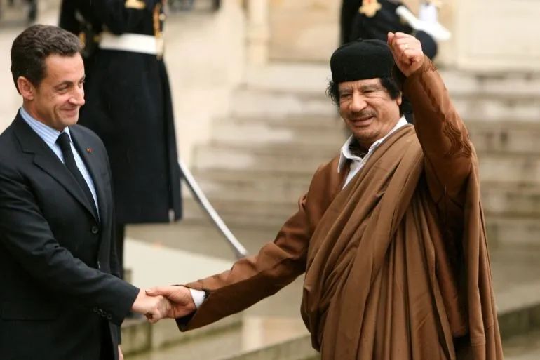 色厉内荏 色厉内荏