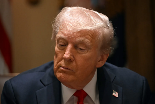 中国没让特朗普等太久，对美反制当天打响，猛攻“美国七寸”