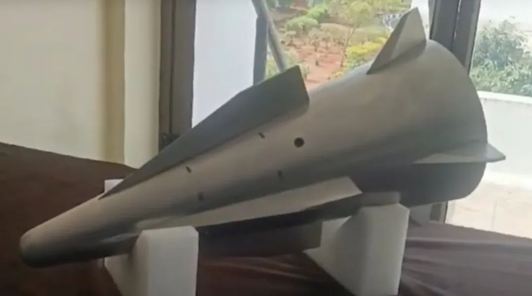 印度展示两种高超音速弹道导弹,但个顶个的外形奇葩 印度展示两种高超音速弹道导弹,但个顶个的外形奇葩