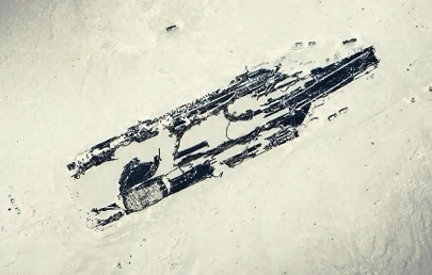 千里大漠深处,“美国航母”被炸得稀烂,难怪美防长不想“开战” 千里大漠深处,“美国航母”被炸得稀烂,难怪美防长不想“开战”