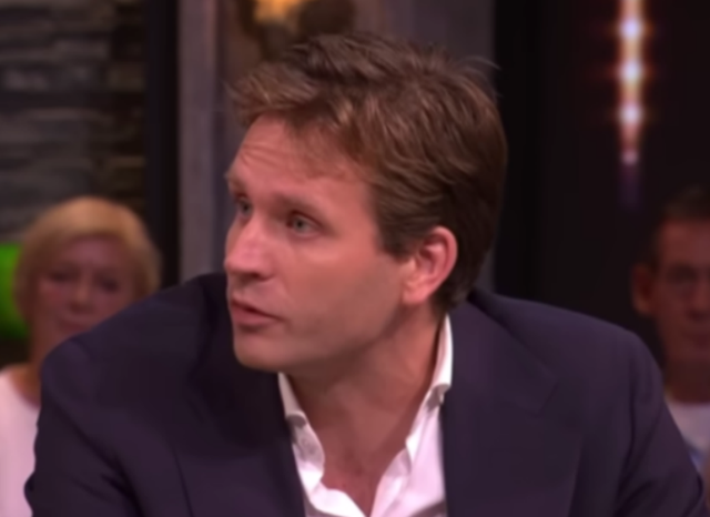 看到场面收不住了，荷兰终于着急了，用一切手段阻止中企转移业务