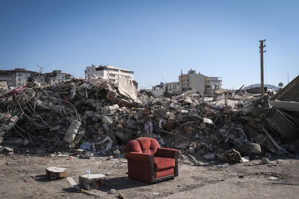 土耳其知名专家揭秘：地震“杀人建筑”为何那么多？