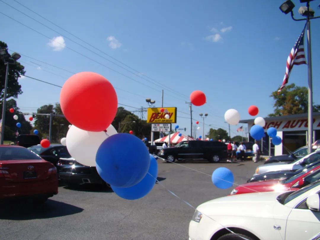 魔幻：美国白宫说击落的其它气球，是二手车市场的广告气球