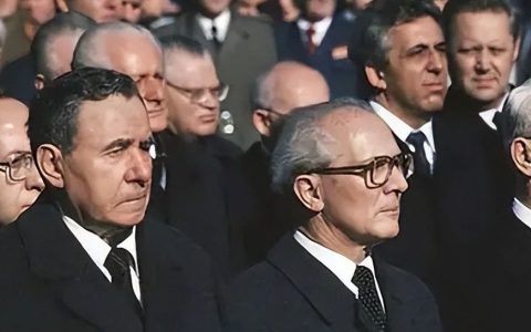 戈尔巴乔夫的捷克同学，早被美国中情局收买，苏联命运也注定了