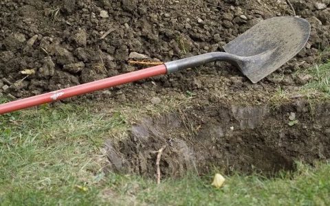 堪比《狂飙》！为阻碍调查，这家公司原管理层掩埋凭证，警方挖5米深坑，找到377箱会计资料