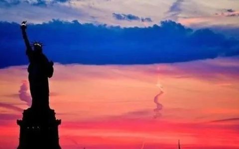 气球飞天与火车脱轨，美国对内对外的两张面孔