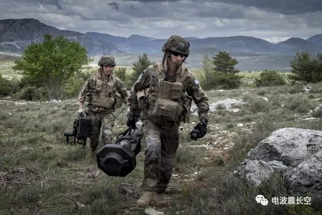 乌军拿到“第5代反坦克导弹”！法国人真够下本儿的