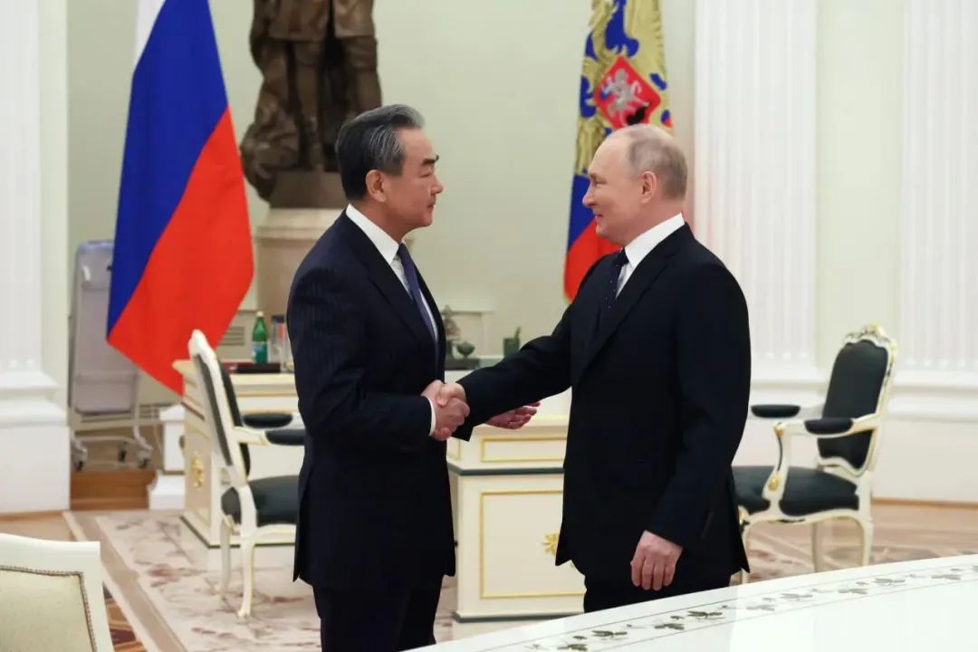 王毅主任抵俄后，首场会晤没谈经济，中俄释放的信号，已十分明显