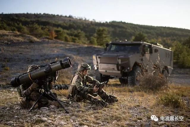 乌军拿到“第5代反坦克导弹”！法国人真够下本儿的