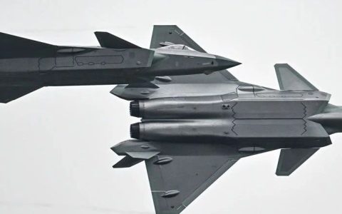 歼-20数量超过F-22？为对付中国，美军开始做两件事……