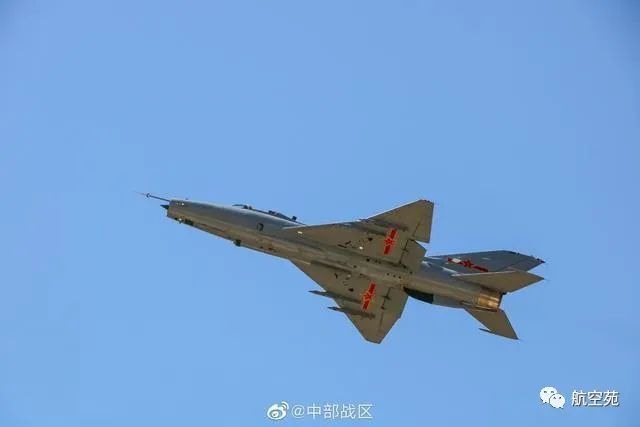 中国200架歼7将在2023年全部退役，顶级战机将补缺，应对更强战争