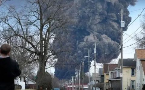 俄亥俄“毒列车”事故发生10多天后，这个关键信息仍未公布