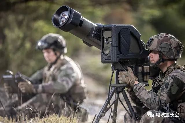 乌军拿到“第5代反坦克导弹”！法国人真够下本儿的