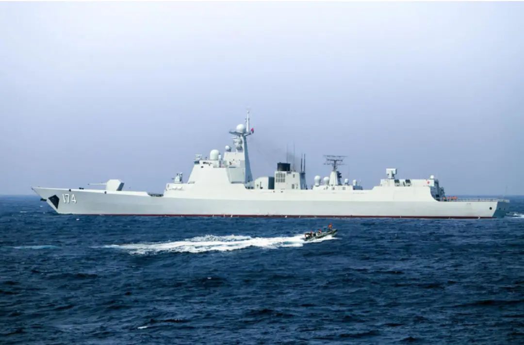 实锤了！中国052D驱逐舰亮相阿联酋，曝光鹰击-18导弹真实射程