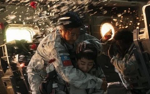 在海外骂《流浪地球》的主力，竟然是他们？