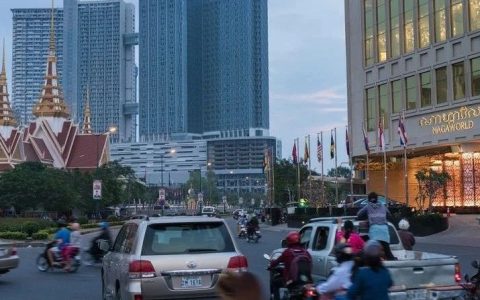 一个事实美元化的国家，为何如此亲华？