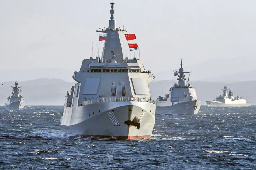 军迷热议！长147米、宽18米、排水量6000吨！中国新一代护卫舰054B现身！