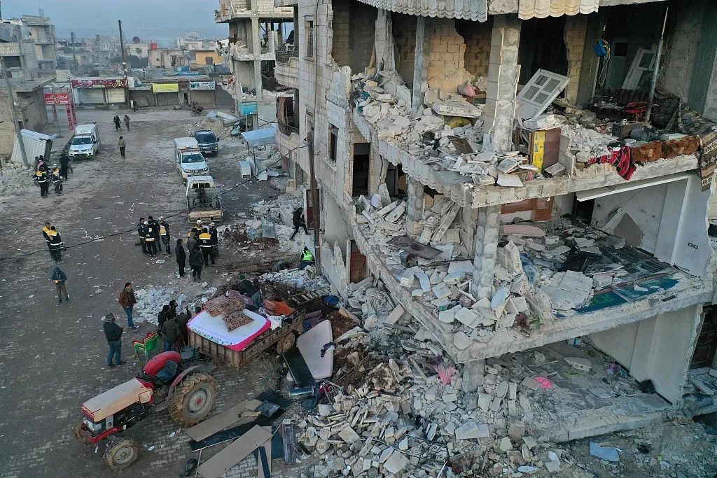 叙利亚深陷“危机中的危机”：震后救援为何难以抵达？