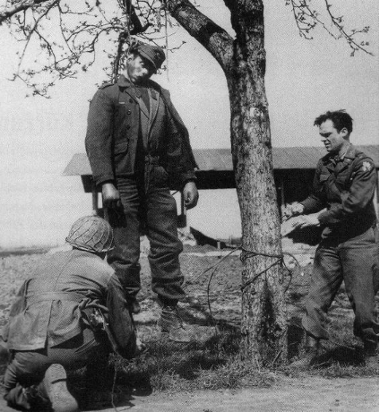 1945年的德国士兵，为什么宁可投降也不回家？