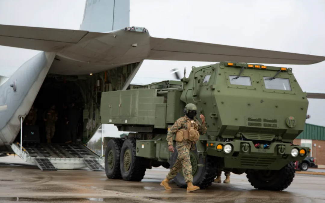 台岛以东，一艘“不沉航母”启用？火箭军的东风快递又多了一个靶子