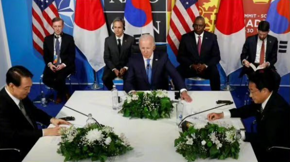 中国劝和沙伊，美国急了，洋奴也急了