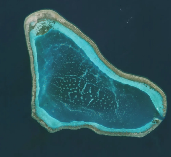 黄岩岛附近，“海马斯”开火击沉靶船，美军警告不要填岛？东风快递必将敲门