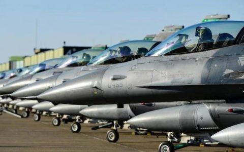 “为下一场战争准备，需要增加2000名飞行员”