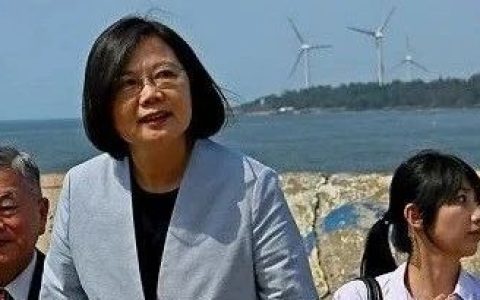 井底炸窝了，台湾兵沙滩写字求救：没肉吃！