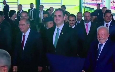 巴西的复仇：总统全面亲华，在美国后院点火