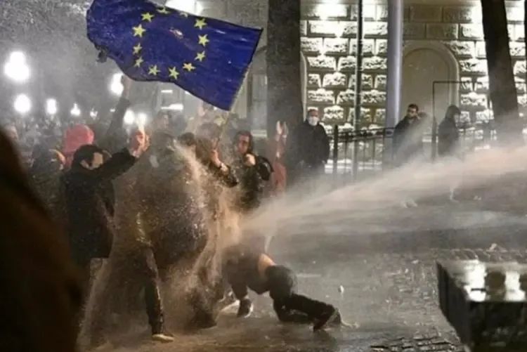 谁在搞格鲁吉亚？