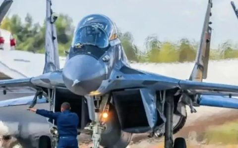 美国不装了，乌克兰永远得不到战斗机，基辅面临惨败，战略大撤退